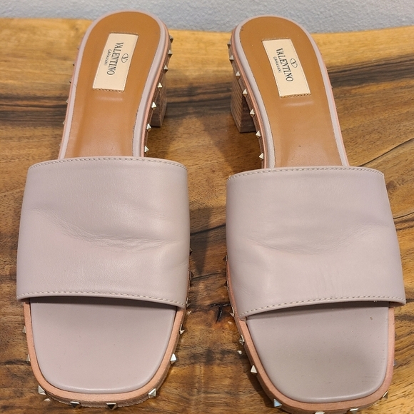 Valentino Soul Rockstud Slide Heeled Mule Sandal in Poudre - Picture 4 of 12